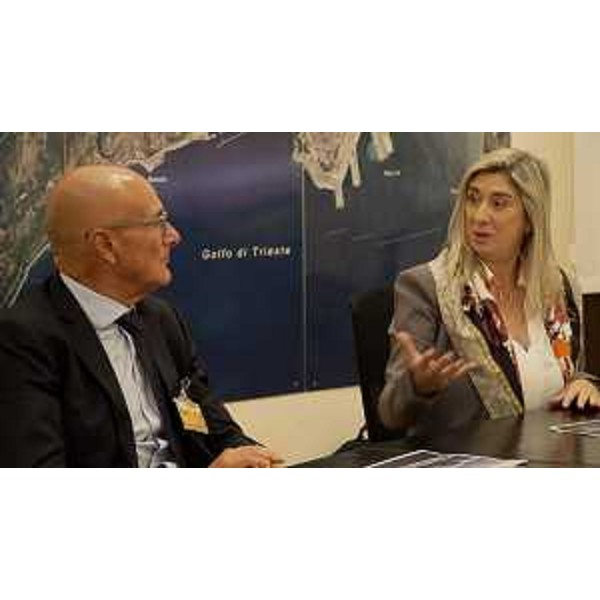 Lassessore regionale alle Infrastrutture e trasporti Cristina Amirante assieme al direttore commerciale di Liberty Lines Nunzio Formica - Lassessore regionale alle Infrastrutture e trasporti Cristina Amirante assieme al direttore commerciale di Liberty Lines Nunzio Formica