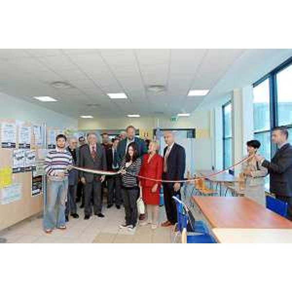 Roberto Cosolini (Assessore regionale al lavoro, formazione, università e ricerca) con Maria Teresa Bassa Poropat (Presidente della Provincia di Trieste) e Silvano Magnelli all'inaugurazione dell'innovativa mensa Erdisu. (Trieste 09/10/06)