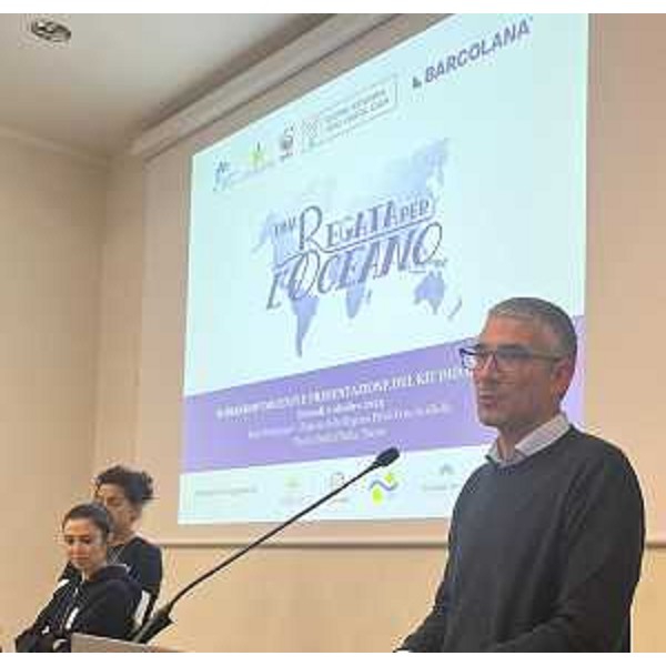 L'assessore regionale Pierpaolo Roberti alla presentazione del kit didattico "Una regata per l'Oceano" - L'assessore regionale Pierpaolo Roberti alla presentazione del kit didattico "Una regata per l'Oceano"