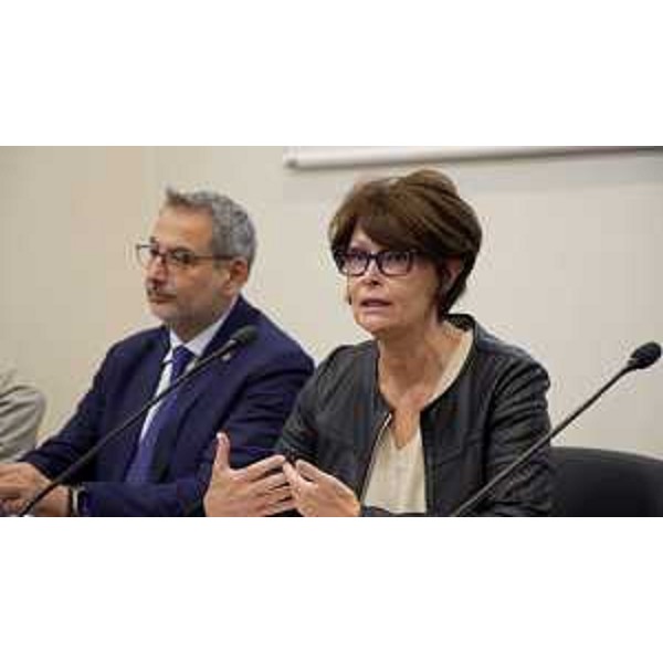 L'assessore Alessia Rosolen nel corso del suo Intervento, al suo fianco il presidente di Legacoop Simone Gamberini - L'assessore Alessia Rosolen nel corso del suo Intervento, al suo fianco il presidente di Legacoop Simone Gamberini