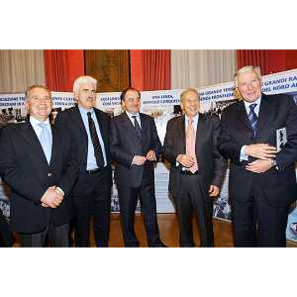 Roberto Molinaro (Assessore regionale Cultura) all'inaugurazione della mostra "Con le nostre radici nel Nuovo Millennio", proposta dall'Associazione Giuliani nel Mondo e dall'Associazione Giuliani e Goriziani in Roma, a Roma nella sede della Regione Friuli Venezia Giulia in Piazza Colonna. (Roma 11/03/09)