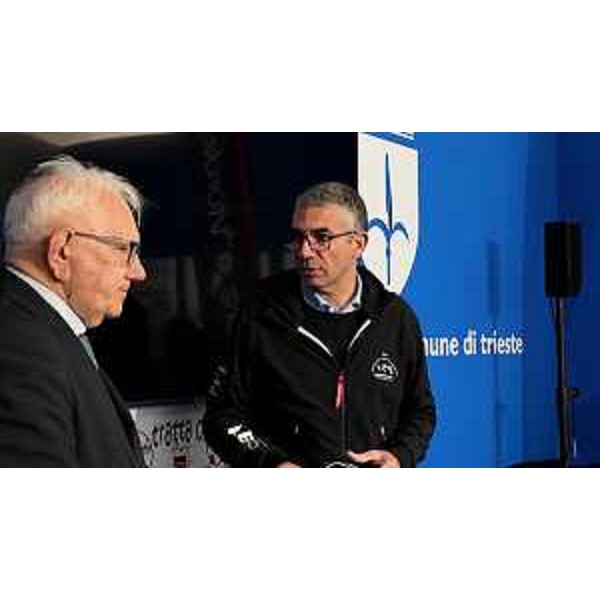 L'assessore regionale Pierpaolo Roberti all'inaugurazione in piazza Unità a Trieste dell'esposzione del batiscafo "Trieste" - L'assessore regionale Pierpaolo Roberti all'inaugurazione in piazza Unità a Trieste dell'esposzione del batiscafo "Trieste"