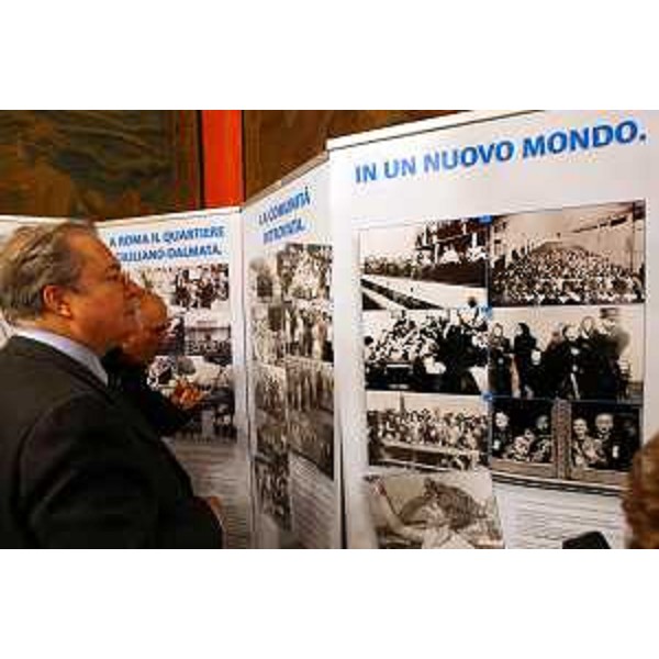 Una sezione della mostra "Con le nostre radici nel Nuovo Millennio", proposta dall'Associazione Giuliani nel Mondo e dall'Associazione Giuliani e Goriziani in Roma, inaugurata a Roma nella sede della Regione Friuli Venezia Giulia in Piazza Colonna. (Roma 11/03/09)
