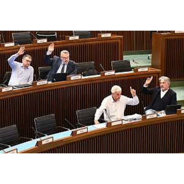 I consiglieri del Centrodestra nel corso di una votazione in VI Commissione - I consiglieri del Centrodestra nel corso di una votazione in VI Commissione