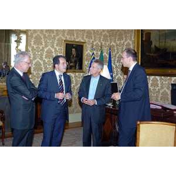 Romano Prodi (Presidente del Consiglio) con Riccardo Illy (Presidente Regione Friuli Venezia Giulia) ritratti in occasione della firma del protocollo tra il Governo e la Regione Friuli Venezia Giulia. (Roma 06/10/06)