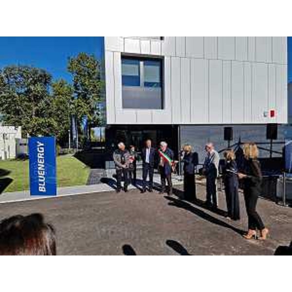 Un momento dell'inaugurazione del nuovo edificio di Bluenergy Group a Udine - Un momento dell'inaugurazione del nuovo edificio di Bluenergy Group a Udine