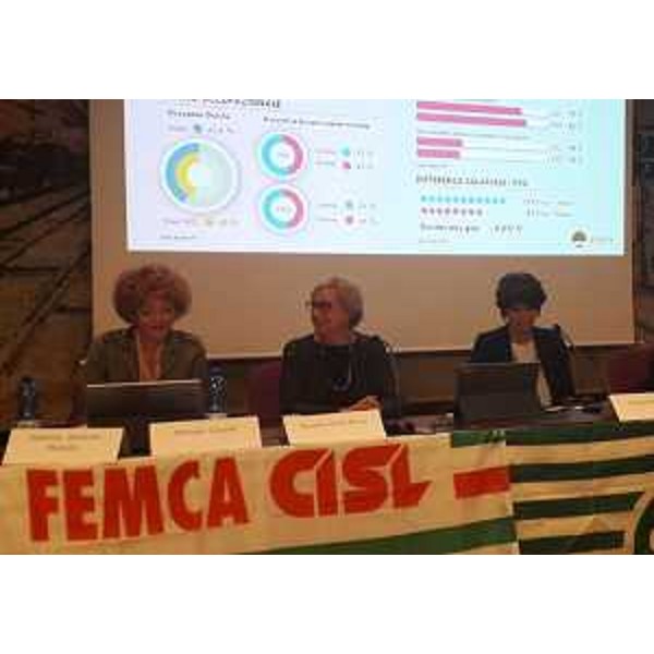 Un momento della tavola rotonda "Contrattare la parità. Obiettivi e strumenti" organizzato dalla Femca Cisl. - Un momento della tavola rotonda "Contrattare la parità. Obiettivi e strumenti" organizzato dalla Femca Cisl. 