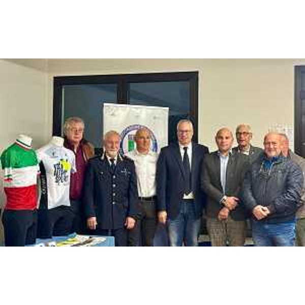 Il presidente Bordin con i rappresentanti di Pitta Bike - Il presidente Bordin con i rappresentanti di Pitta Bike