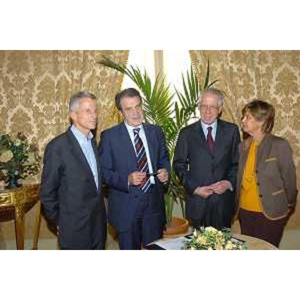 Romano Prodi (Presidente del Consiglio) con Riccardo Illy (Presidente Regione Friuli Venezia Giulia) ritratti in occasione della firma del protocollo tra il Governo e la Regione Friuli Venezia Giulia. (Roma 06/10/06)