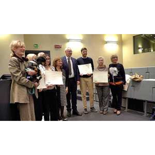 Foto di gruppo con i laureati premiati - Foto di gruppo con i laureati premiati