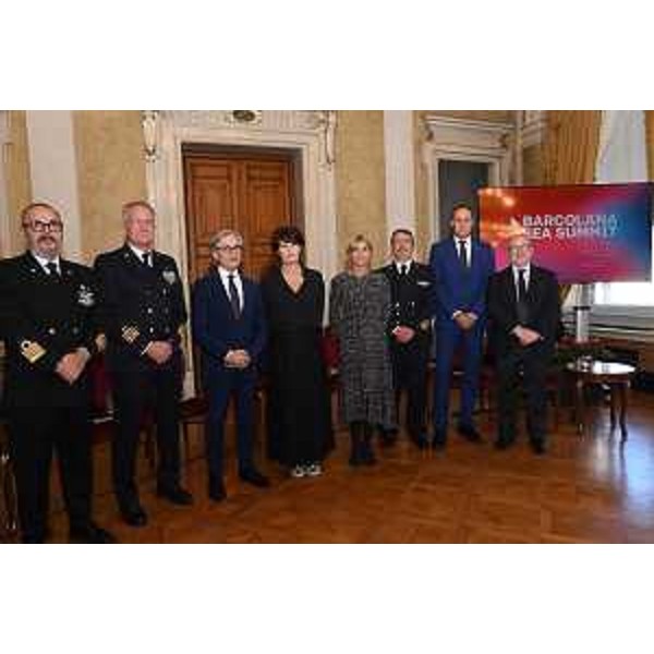 L'assessore Rosolen (al centro) con i relatori del convegno - L'assessore Rosolen (al centro) con i relatori del convegno