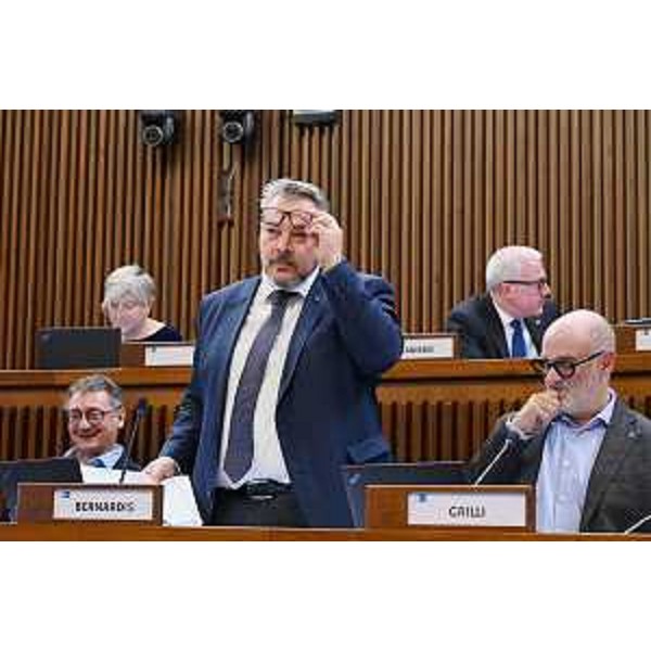 Diego Bernardis e i banchi del gruppo Fedriga presidente - Diego Bernardis e i banchi del gruppo Fedriga presidente