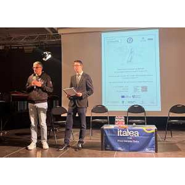 L'assessore Roberti nel corso del suo intervento - L'assessore Roberti nel corso del suo intervento