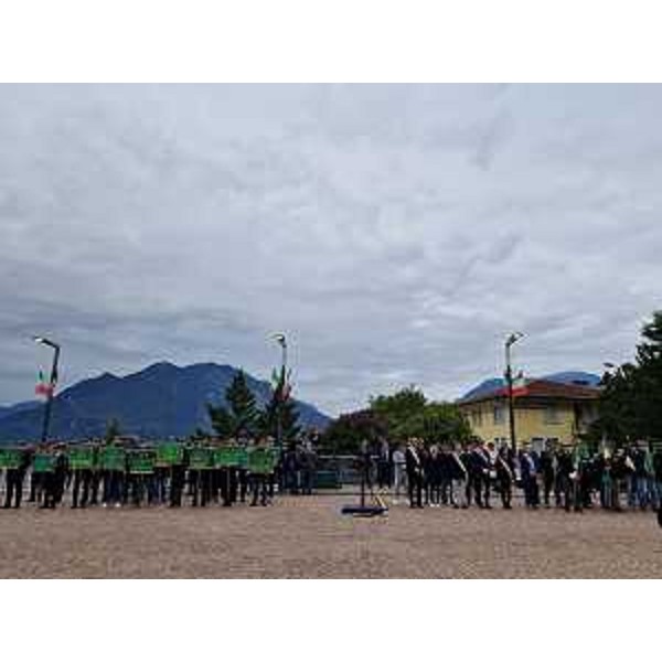 Gli schieramenti delle sezioni Ana - Gli schieramenti delle sezioni Ana 