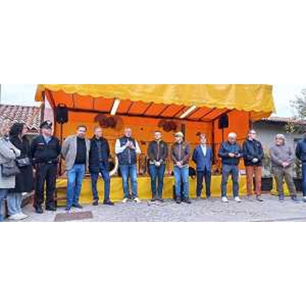 Il presidente del Cr Mauro Bordin durante il suo intervento alla Festa delle castagne - Il presidente del Cr Mauro Bordin durante il suo intervento alla Festa delle castagne