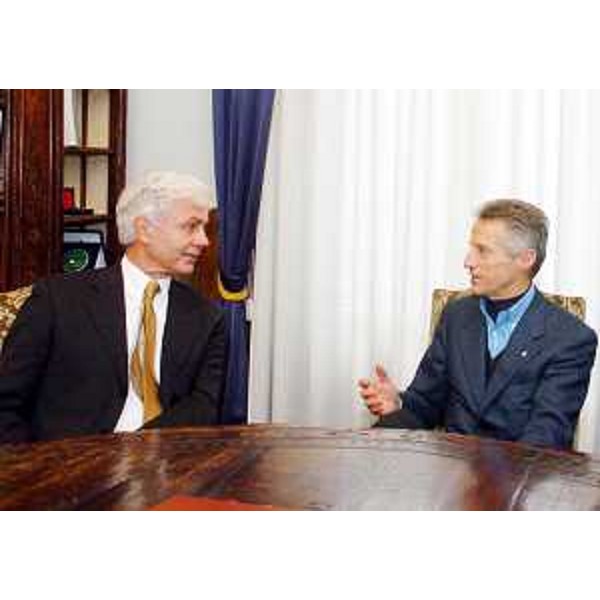 Il console generale di Germania a Milano Folkmar Stoecker ricevuto dal presidente del Friuli Venezia Giulia Riccardo Illy, nella sede della Regione a Trieste. (Trieste 28/01/05)