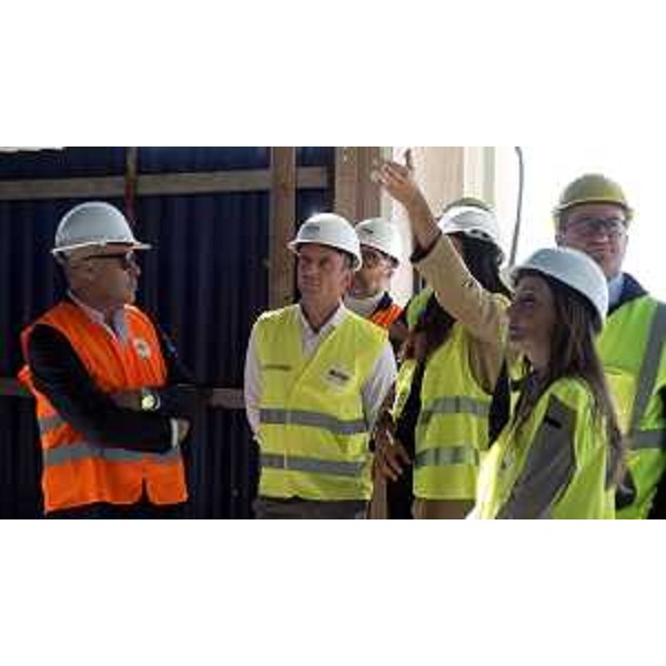 Il governatore Fedriga e l'assessore Bini durante il sopralluogo nel cantiere della Terrazza a Mare di Lignano Sabbiadoro. - Il governatore Fedriga e l'assessore Bini durante il sopralluogo nel cantiere della Terrazza a Mare di Lignano Sabbiadoro.