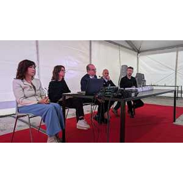 Il vicegovernatore Anzil nel corso del suo intervento - Il vicegovernatore Anzil nel corso del suo intervento