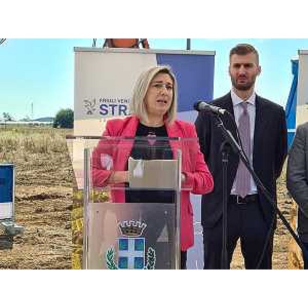 L'assessore regionale Cristina Amirante, a destra il presidente di Fvg Strade Simone Bortolotti - L'assessore regionale Cristina Amirante, a destra il presidente di Fvg Strade Simone Bortolotti