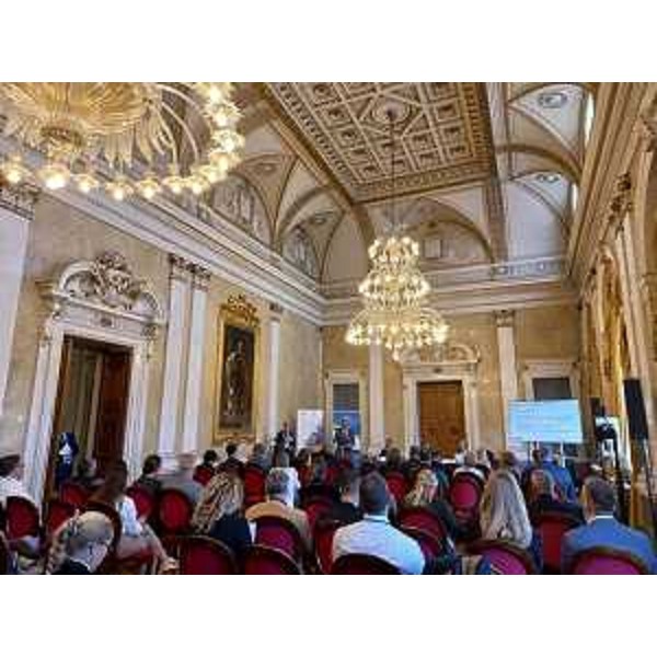 Un momento del workshop che si è tenuto nel Salone di rappresentanza della Regione Friuli Venezia Giulia. - Un momento del workshop che si è tenuto nel Salone di rappresentanza della Regione Friuli Venezia Giulia.