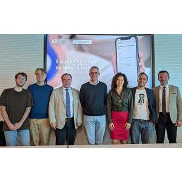 L'assessore regionale Pieroaolo Roberti (al centro) al termine della presentazione del SuperDizionari svoltasi oggi a Udine - L'assessore regionale Pieroaolo Roberti (al centro) al termine della presentazione del SuperDizionari svoltasi oggi a Udine