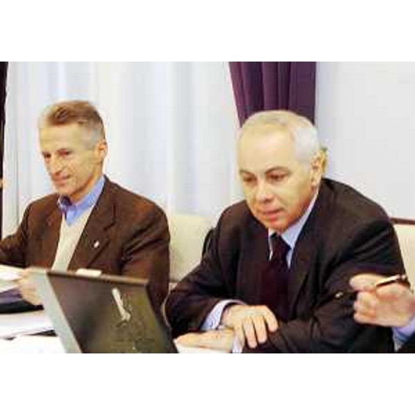 Illy (Presidente FVG) e Bellarosa (Segretario generale) nella riunione di Giunta a Trieste. (Trieste 11/02/05)