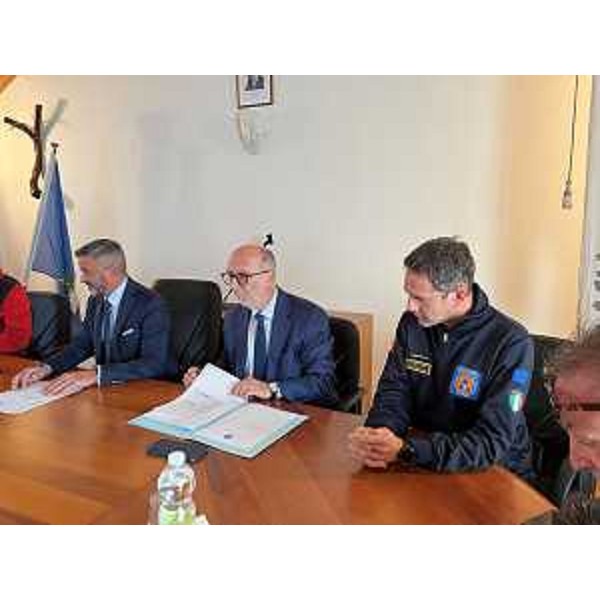 L'assessore Riccardi assieme al sindaco di Lauco Stefano Adami e al direttore della Protezione civile FVG Aristei - L'assessore Riccardi assieme al sindaco di Lauco Stefano Adami e al direttore della Protezione civile FVG Aristei