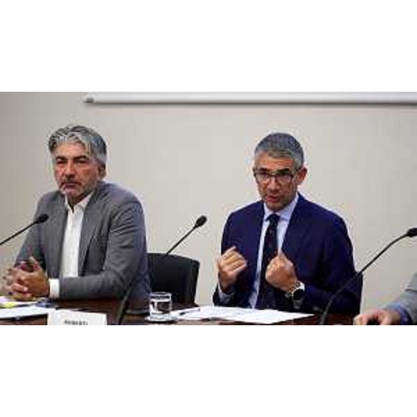 Roberti e il consigliere Calligaris alla presentazione del nuovo bando destinato alle associazioni combattentistiche e darma, delle Forze dellordine, dei Forestali, dei Vigili del fuoco e della Polizia locale - Roberti e il consigliere Calligaris alla presentazione del nuovo bando destinato alle associazioni combattentistiche e darma, delle Forze dellordine, dei Forestali, dei Vigili del fuoco e della Polizia locale