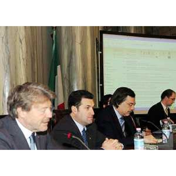 Iacop (Assessore regionale Autonomie locali) al convegno "Le autonomie e l'attuazione del diritto comunitario: quali forme di coordinamento tra i livelli di governo?", a Gorizia. (Gorizia 11/02/05)