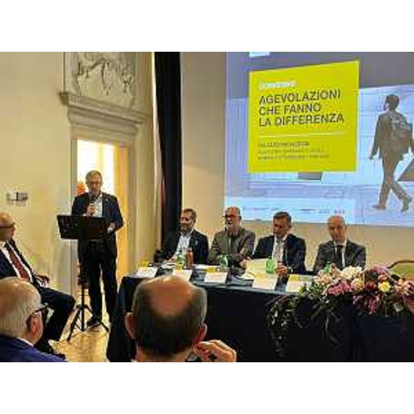 L'intervento di saluto dell'assessore regionale alle Risorse agroalimentari Stefano Zannier al convegno svoltosi a Sacile - L'intervento di saluto dell'assessore regionale alle Risorse agroalimentari Stefano Zannier al convegno svoltosi a Sacile