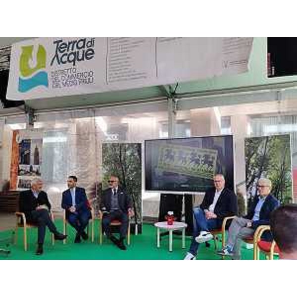 Il presidente del Cr Fvg, Mauro Bordin (secondo a destra), durante l'inaugurazione della fiera di San Simone - Il presidente del Cr Fvg, Mauro Bordin (secondo a destra), durante l'inaugurazione della fiera di San Simone