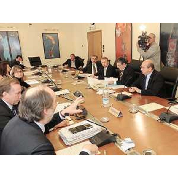 Riccardo Riccardi (Assessore regionale Mobilità, Energia e Infrastrutture di Trasporto) e Roberto Dipiazza (Presidente Sociatà Gestione Aeroporto Friuli Venezia Giulia) in I Commissione consiliare, in Consiglio regionale a Trieste. (Trieste 18/03/09)