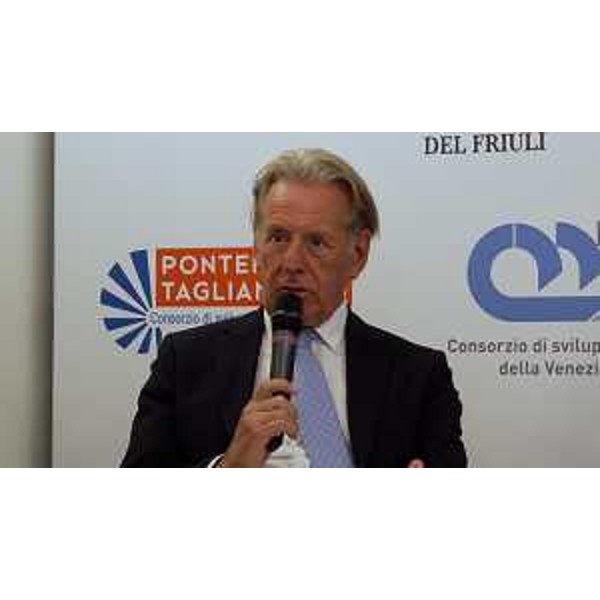 L'assessore Scoccimarro al convegno "Nord Sud - Invest. La rete dei Consorzi industriali: innovazione e sostenibilità per la crescita del Paese", svoltosi oggi a Villa Russiz, a Capriva del Friuli - L'assessore Scoccimarro al convegno "Nord Sud - Invest. La rete dei Consorzi industriali: innovazione e sostenibilità per la crescita del Paese", svoltosi oggi a Villa Russiz, a Capriva del Friuli