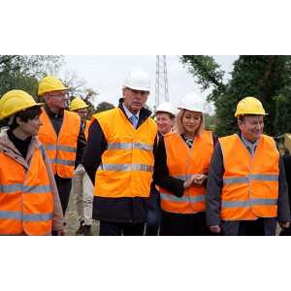 Un momento del sopralluogo sulle sponde dellIsonzo nel Comune di San Canzian dIsonzo, che ha formalmente dato lavvio ai primi cantieri del complesso intervento di diaframmatura degli argini del fiume Isonzo. - Un momento del sopralluogo sulle sponde dellIsonzo nel Comune di San Canzian dIsonzo, che ha formalmente dato lavvio ai primi cantieri del complesso intervento di diaframmatura degli argini del fiume Isonzo.