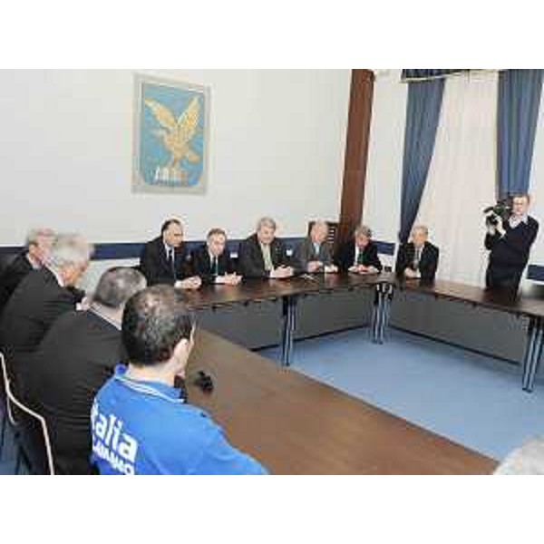 Elio De Anna (Assessore regionale Sport) con Gianni Petrucci (Presidente nazionale CONI), Francesco Purromuto (Presidente nazionale Federazione Pallamano) ed Emilio Felluga (Presidente regionale CONI) a Trieste. (Trieste 18/03/09)