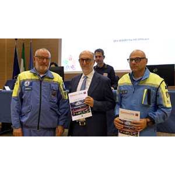 La consegna all'assessore Riccardi delle conlcusioni degli Stati generali - La consegna all'assessore Riccardi delle conlcusioni degli Stati generali