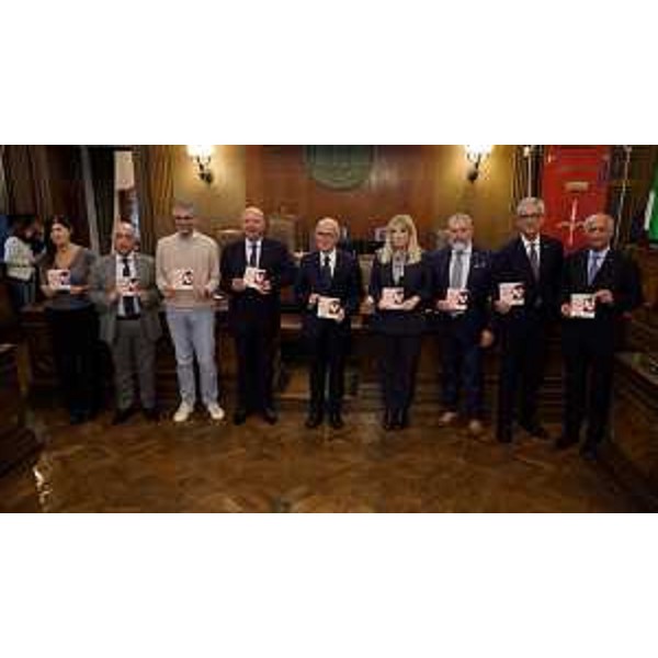 Foto di gruppo con le autorità presenti - Foto di gruppo con le autorità presenti
