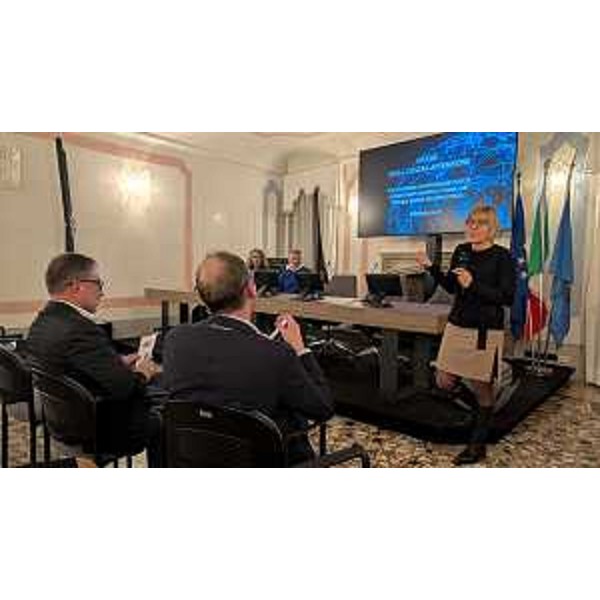 L'assessore Zilli nel corso del suo intervento - L'assessore Zilli nel corso del suo intervento