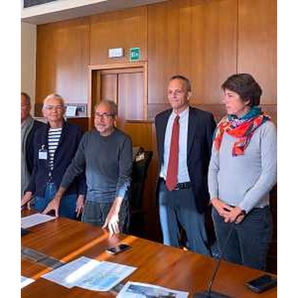 Giulia Massolino (Patto-Civica) e Francesco Russo (Pd) con i rappresentanti delle associazioni durante la conferenza stampa - Giulia Massolino (Patto-Civica) e Francesco Russo (Pd) con i rappresentanti delle associazioni durante la conferenza stampa