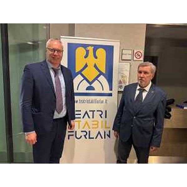 Da sinistra il presidente del Cr Mauro Bordin e il presidente del Teatro Stabile Friulano Lorenzo Zanon - Da sinistra il presidente del Cr Mauro Bordin e il presidente del Teatro Stabile Friulano Lorenzo Zanon