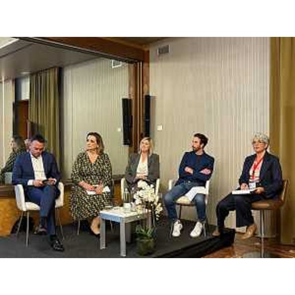 Lassessore regionale a Infrastrutture e territorio Cristina Amirante (al centro) al convegno Real estate Forum Udine 2025 - Lassessore regionale a Infrastrutture e territorio Cristina Amirante (al centro) al convegno Real estate Forum Udine 2025