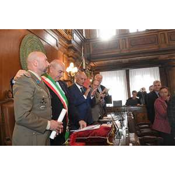 Fasi della cermonia di conferimento della cittadinanza onoraria di Trieste al Comando militare Esercito Friuli Venezia Giulia - Fasi della cermonia di conferimento della cittadinanza onoraria di Trieste al Comando militare Esercito Friuli Venezia Giulia