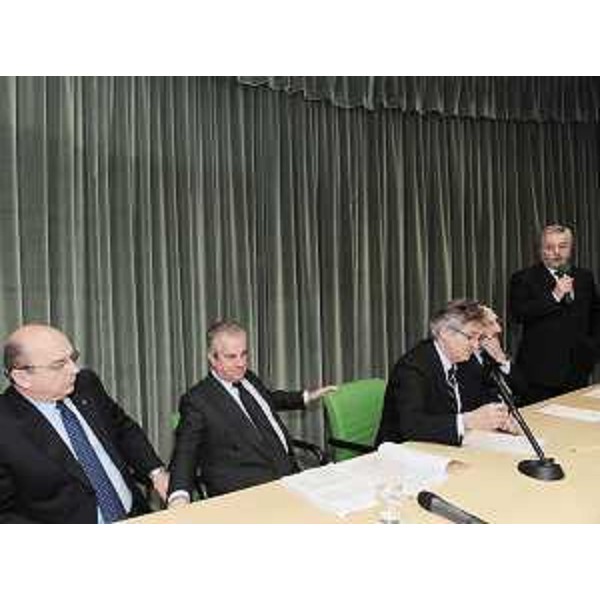 Roberto Dipiazza (Sindaco Trieste), Claudio Scajola (Ministro Sviluppo economico), Renzo Tondo (Presidente Friuli Venezia Giulia) e Riccardo Riccardi (Assessore regionale Infrastrutture di Trasporto) all'aeroporto di Ronchi dei Legionari. (Ronchi dei Legionari 20/03/09)