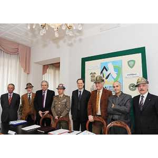 Luca Ciriani (Vicepresidente FVG e Assessore regionale Attività produttive) alla presentazione del raduno previsto in occasione del 60° anniversario della costituzione della Brigata alpina 'Julia', nella Caserma "di Prampero". (Udine 23/03/09) 