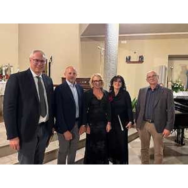 Foto di gruppo al termine della cerimonia: il presidente Bordin è il primo da sinistra - Foto di gruppo al termine della cerimonia: il presidente Bordin è il primo da sinistra