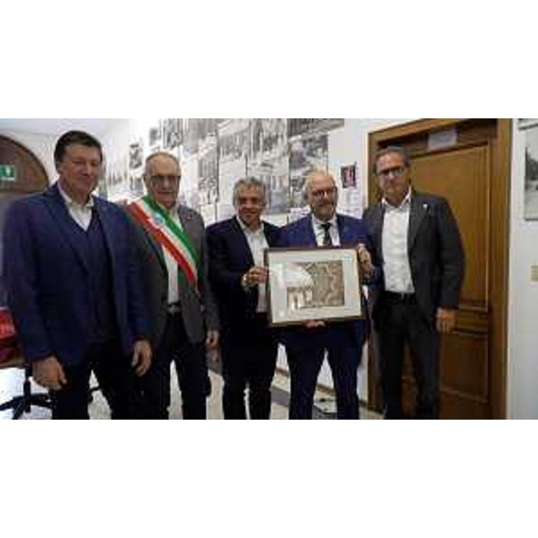 Secondo da destra l'assessore Callari - Secondo da destra l'assessore Callari