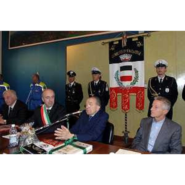 Riccardo Illy (Presidente Regione Friuli Venezia Giulia) con il Giulio Andreotti (Senatore a vita) alla cerimonia di commemorazione a 30 anni dal sisma che sconvolse il Friuli. (Fagagna 11/10/06)