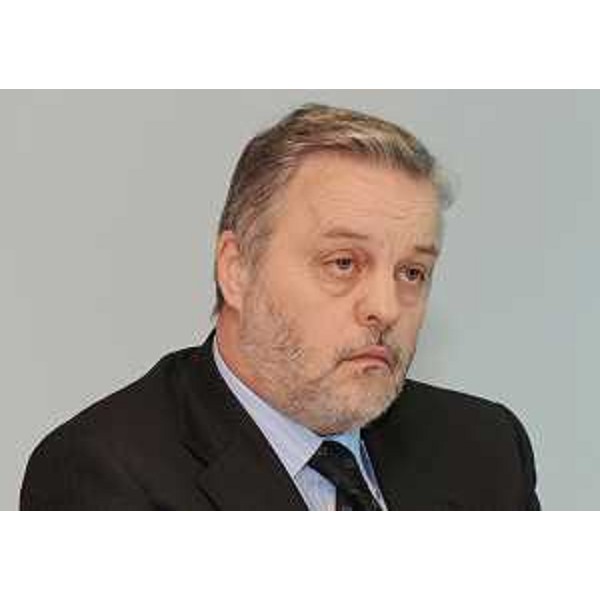 Vanni Lenna (Assessore regionale Ambiente e Lavori pubblici) nel corso dell'incontro con rappresentanti delle parti sociali su “Misure urgenti in materia di sviluppo economico regionale, sostegno al reddito dei lavoratori e delle famiglie, accelerazione di lavori pubblici e semplificazione amministrativa”, a Udine. (Udine 23/03/09)