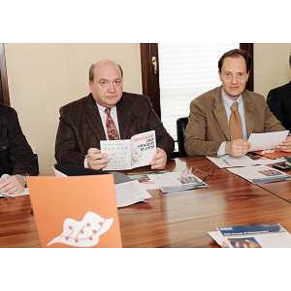 Alessio Belgrado (Sindaco Maniago) e Luca Ciriani (Vicepresidente FVG e Assessore regionale Attività produttive) alla presentazione del Festival "Città Impresa", a Pordenone. (Pordenone 24/03/09)