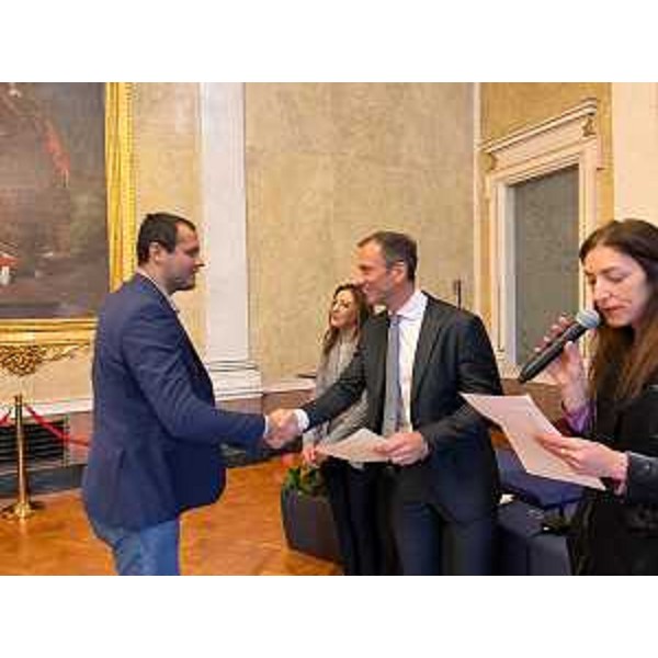 La consegna degli attestati di merito agli studenti dell'Istituto Mattei di Latisana da parte del governatore Fedriga e della consigliera Maddalena Spagnolo - La consegna degli attestati di merito agli studenti dell'Istituto Mattei di Latisana da parte del governatore Fedriga e della consigliera Maddalena Spagnolo